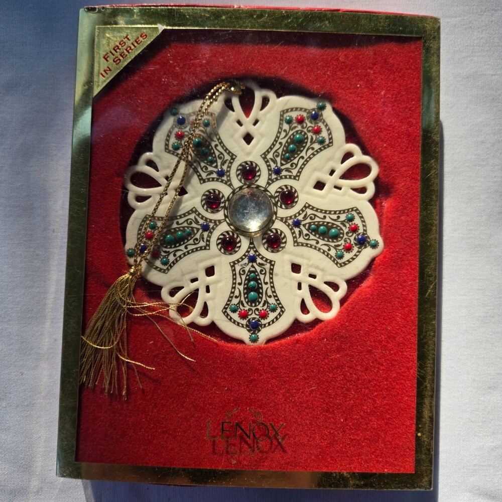 Vintage Lenox China Jewels Snowflake Ornament "Ruby Lace" 1st Edition USA - Picture 2 of 5